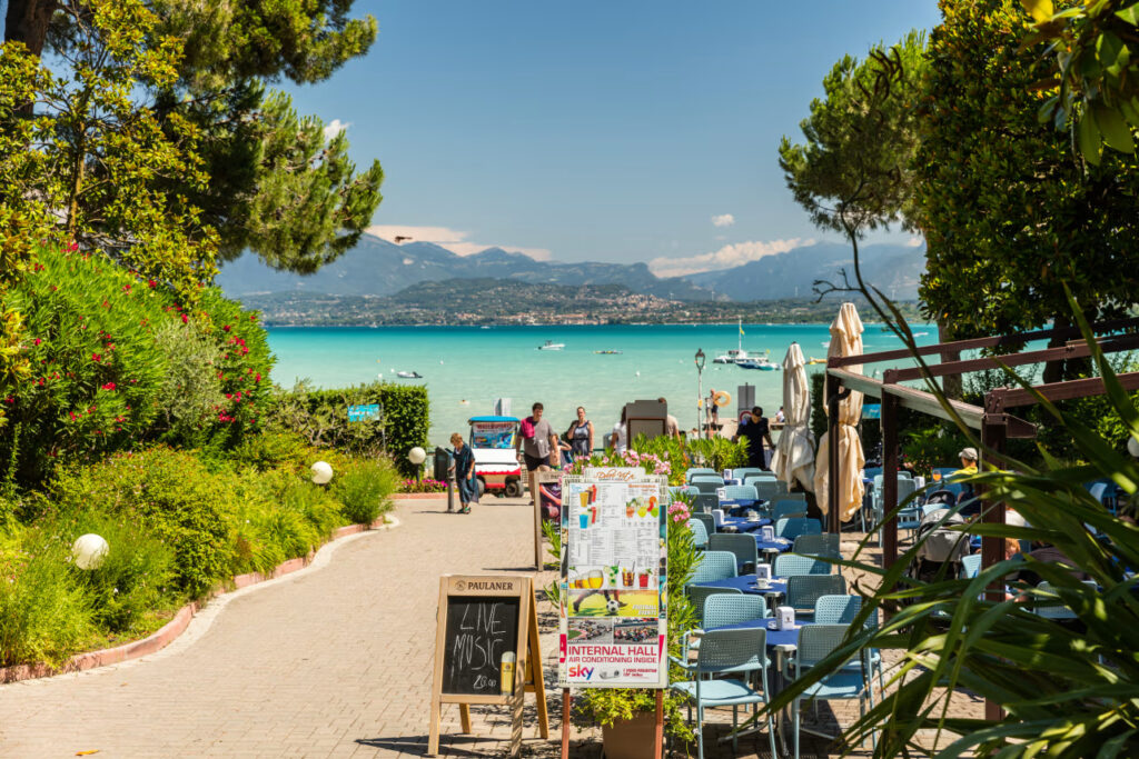 Camping Bella Italia terras aan zee