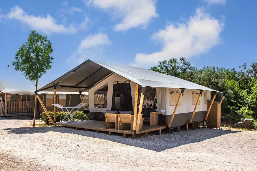 Camping Polari safaritent met sanitair en airco